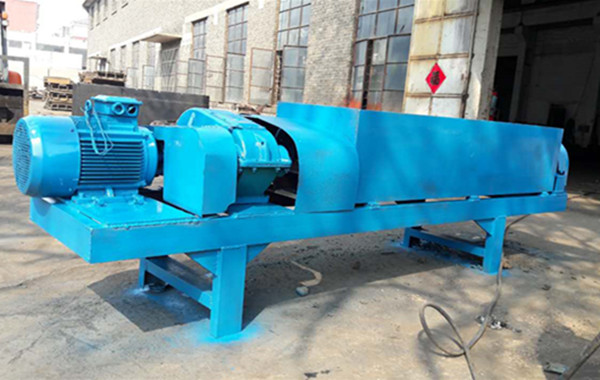 三产部机修厂研制新式打泥机投入使用 (1).jpg