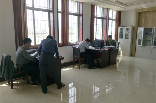 永胜煤矿“互查式”体检解决“灯下黑”问题 (1)_副本.jpg