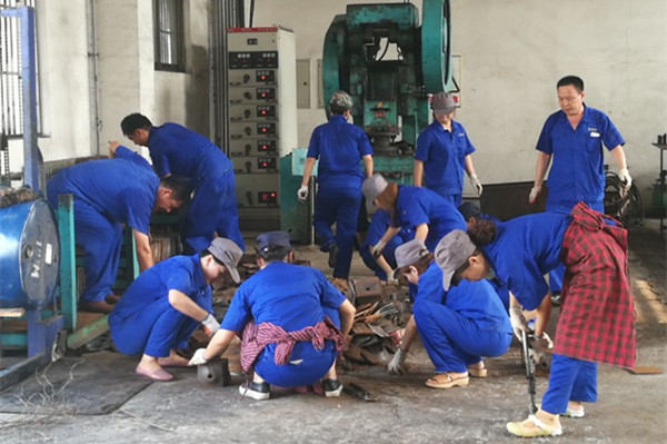 多种经营分公司战高温不畏难聚力保生产 (2)_副本.jpg