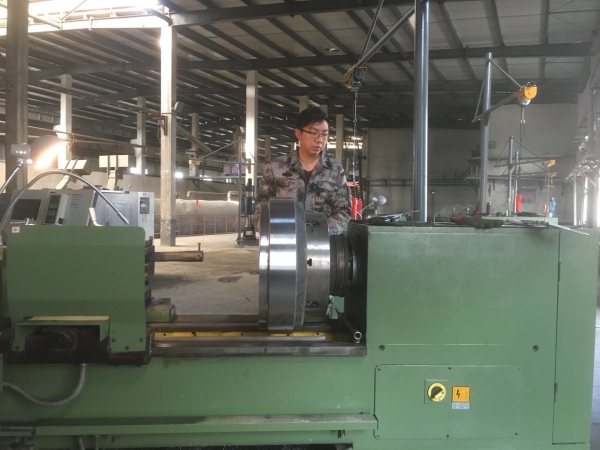 三产部精密制造公司修旧利废成效明显 (2).jpg